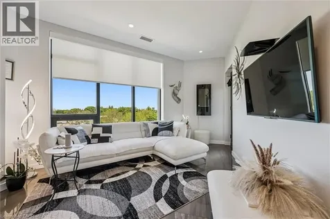 690 King Street West Kitchener ON N2H 5L8