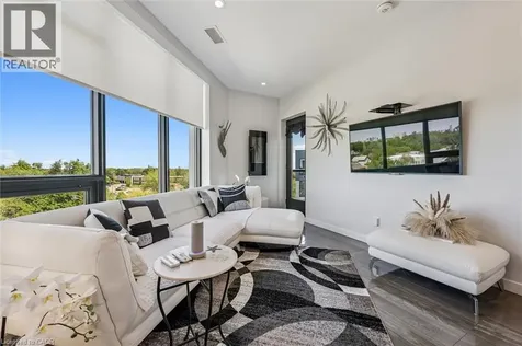 690 King Street West Kitchener ON N2H 5L8