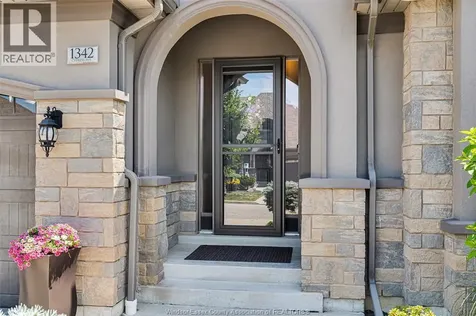 1342 Cypress Avenue Windsor ON N8P 0E2
