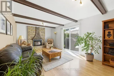542 Sirois Avenue Ottawa ON K1K 1H4
