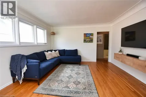 9 Marion Crescent Dundas ON L9H 1H9