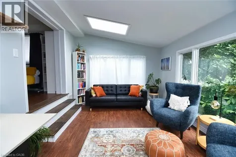 9 Marion Crescent Dundas ON L9H 1H9