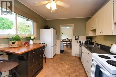 9 Marion Crescent Dundas ON L9H 1H9