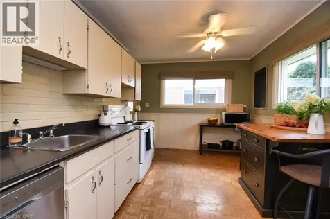 9 Marion Crescent Dundas ON L9H 1H9