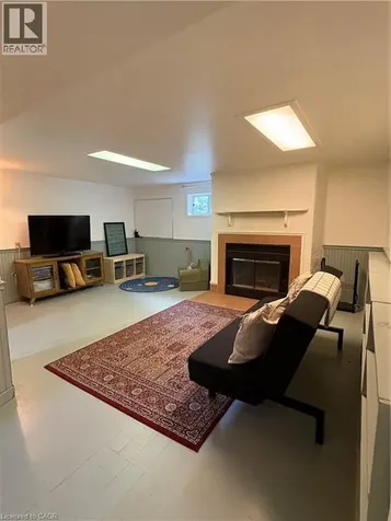 9 Marion Crescent Dundas ON L9H 1H9