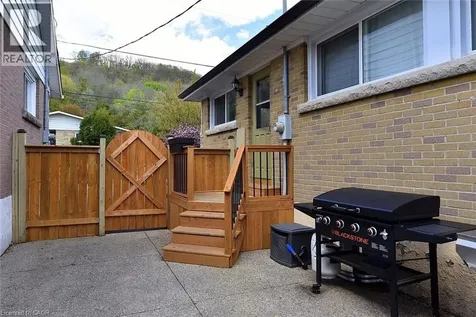 9 Marion Crescent Dundas ON L9H 1H9