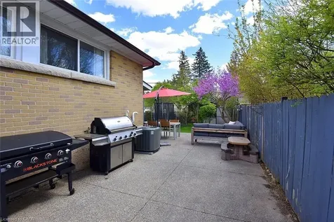 9 Marion Crescent Dundas ON L9H 1H9