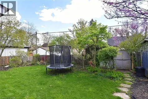 9 Marion Crescent Dundas ON L9H 1H9