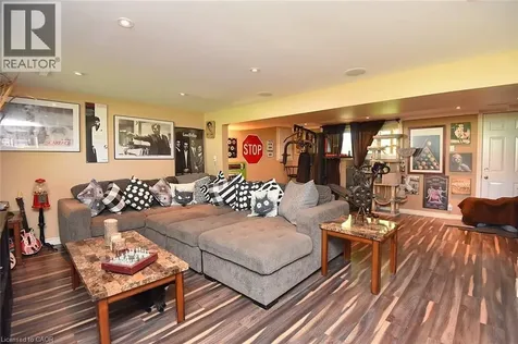 18 Dennis Avenue Waterdown ON L9H 7G2
