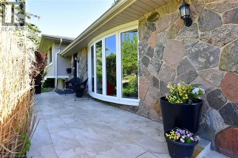 18 Dennis Avenue Waterdown ON L9H 7G2
