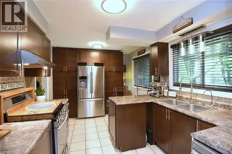 18 Dennis Avenue Waterdown ON L9H 7G2