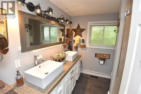 18 Dennis Avenue Waterdown ON L9H 7G2