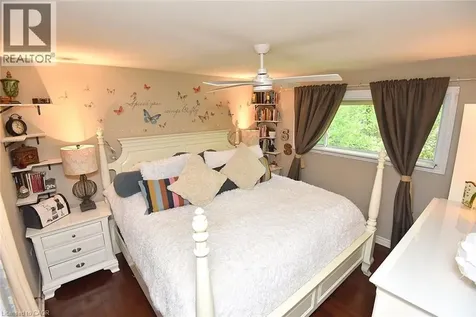 18 Dennis Avenue Waterdown ON L9H 7G2