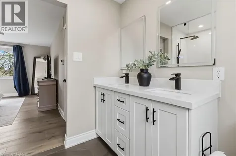 2485 Woburn Crescent Oakville ON L6L 5E8
