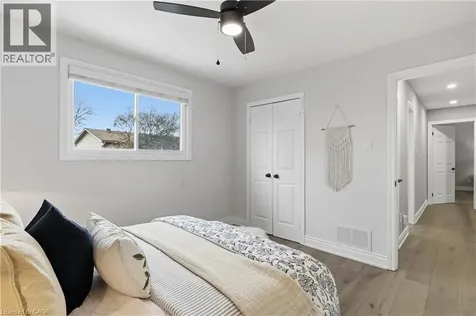 2485 Woburn Crescent Oakville ON L6L 5E8