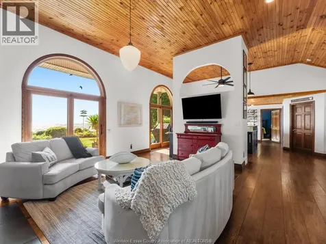 266 East Beach Road Leamington ON N8H 3V7