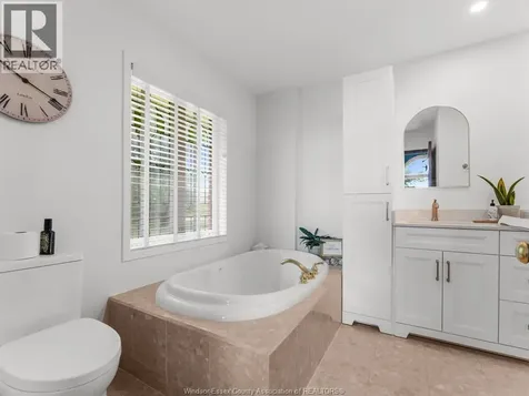 266 East Beach Road Leamington ON N8H 3V7