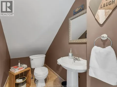266 East Beach Road Leamington ON N8H 3V7