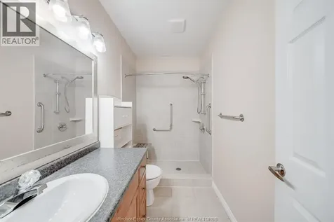 1054 Oak Street Windsor ON N9A 5G4