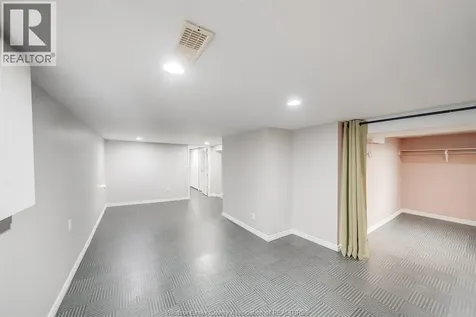 1054 Oak Street Windsor ON N9A 5G4