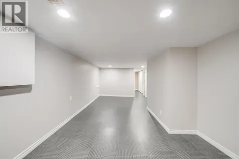 1054 Oak Street Windsor ON N9A 5G4