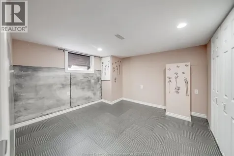 1054 Oak Street Windsor ON N9A 5G4