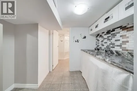 1054 Oak Street Windsor ON N9A 5G4