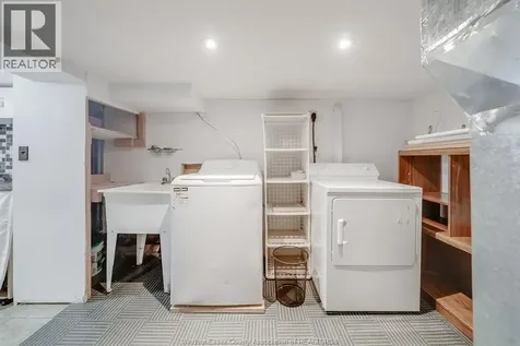 1054 Oak Street Windsor ON N9A 5G4