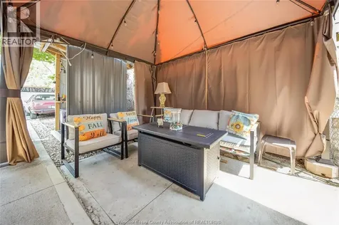 1054 Oak Street Windsor ON N9A 5G4