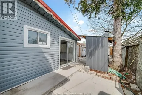 1054 Oak Street Windsor ON N9A 5G4