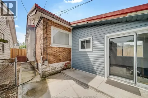 1054 Oak Street Windsor ON N9A 5G4