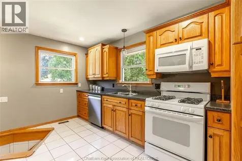 76 Ellis Street Chatham ON N7L 2L8