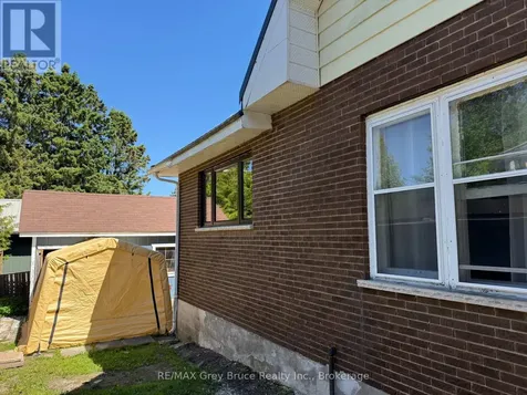 1427 5th \"A\" Avenue West Owen Sound ON N4K 5E5
