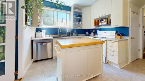 1427 5th \"A\" Avenue West Owen Sound ON N4K 5E5