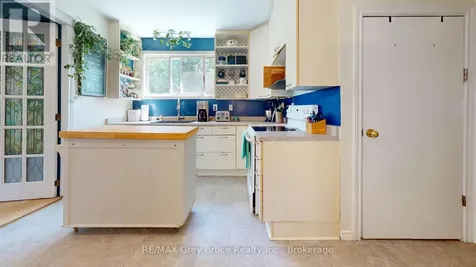 1427 5th \"A\" Avenue West Owen Sound ON N4K 5E5