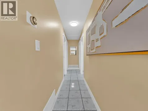 1583 Ferndale Avenue Windsor ON N8T 2K3