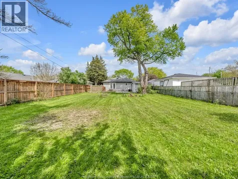 1583 Ferndale Avenue Windsor ON N8T 2K3