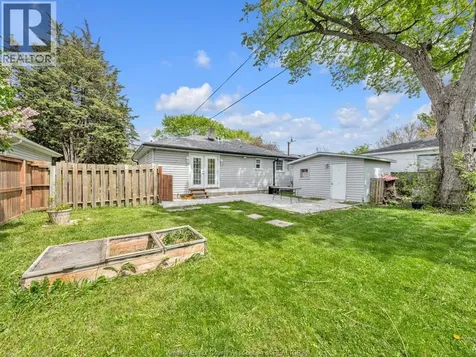 1583 Ferndale Avenue Windsor ON N8T 2K3