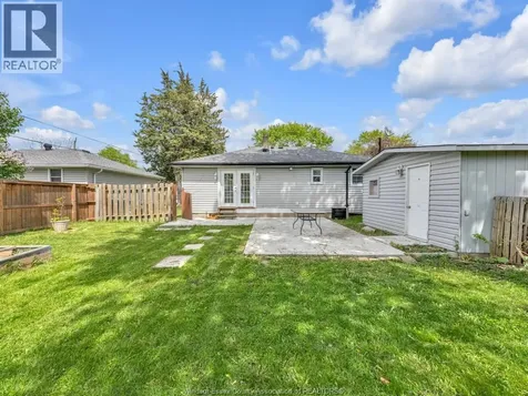 1583 Ferndale Avenue Windsor ON N8T 2K3