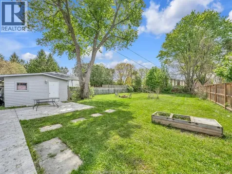 1583 Ferndale Avenue Windsor ON N8T 2K3