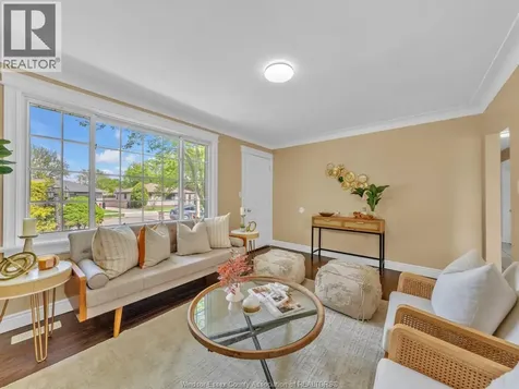 1583 Ferndale Avenue Windsor ON N8T 2K3