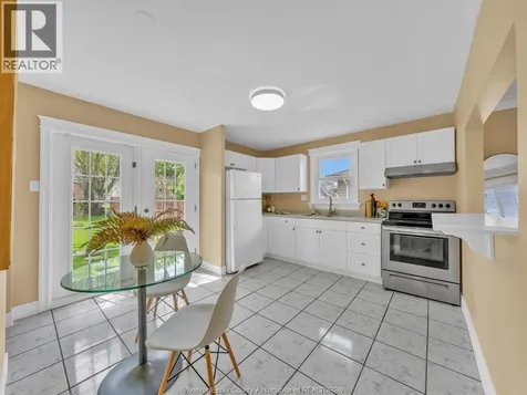 1583 Ferndale Avenue Windsor ON N8T 2K3