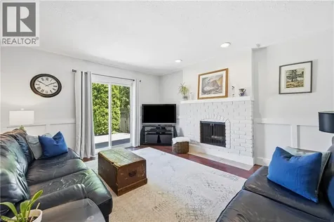 563 Elwood Road Burlington ON L7N 3C6