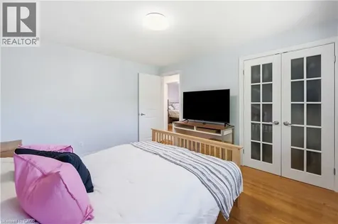 563 Elwood Road Burlington ON L7N 3C6