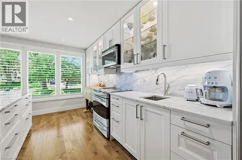 563 Elwood Road Burlington ON L7N 3C6