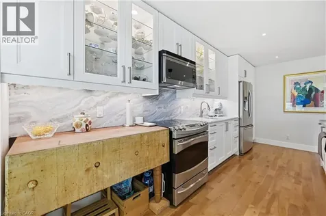 563 Elwood Road Burlington ON L7N 3C6