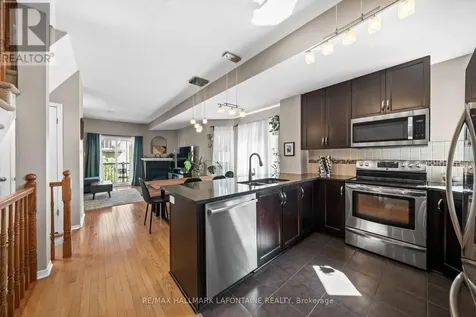 49 Jardin Private Ottawa ON K1K 2V8