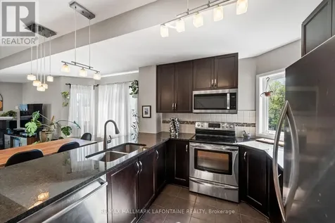 49 Jardin Private Ottawa ON K1K 2V8