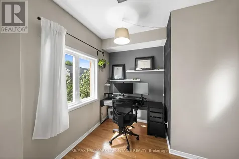 49 Jardin Private Ottawa ON K1K 2V8