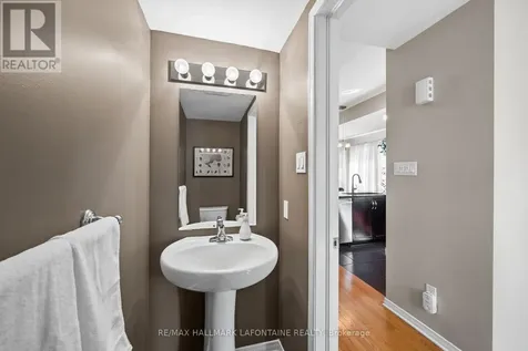 49 Jardin Private Ottawa ON K1K 2V8